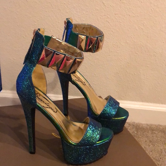 Iridescent heels - Picture 1 of 8